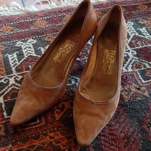 Ferragamo brown suede pumps